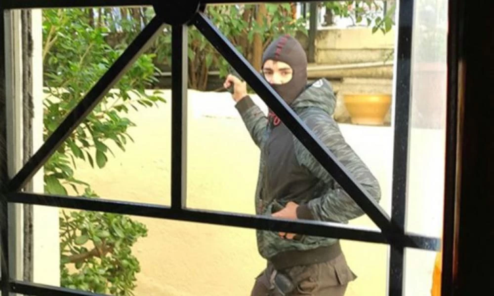 Αστυνομικός για το όπλο στην ΑΣΟΕΕ: ''Προσπάθησα να ξεφύγω''